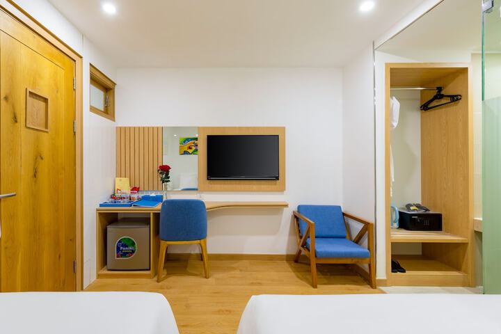 Room 28 of 65