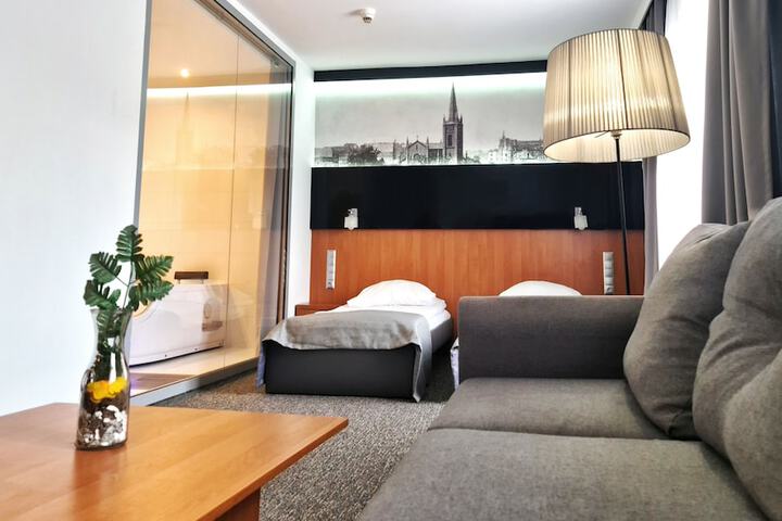 Room 12 of 48