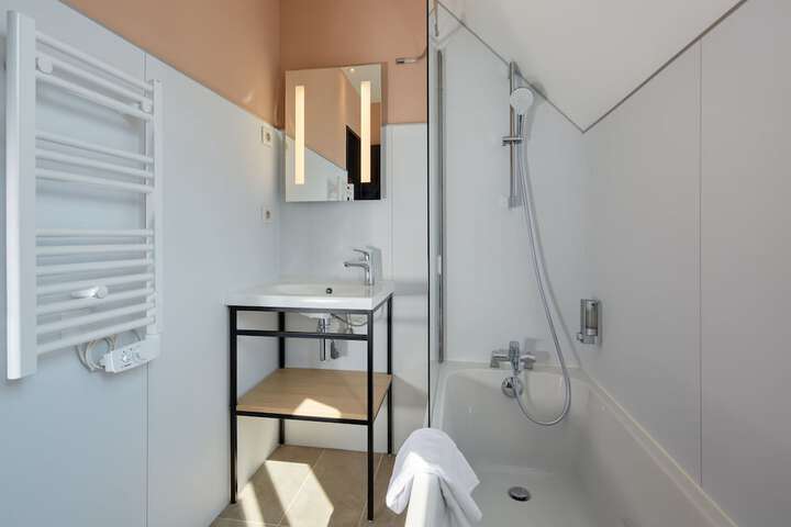 Room 25 of 59