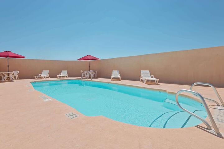 Pool 22 of 34