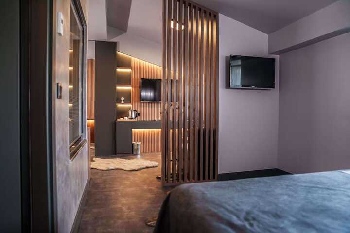 Room 28 of 86