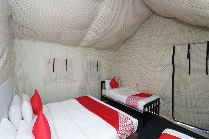 Room 13 of 32