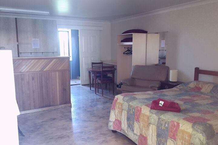 Room 6 of 16