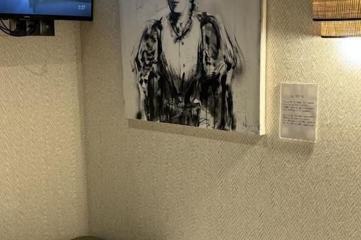 Room 6 of 17