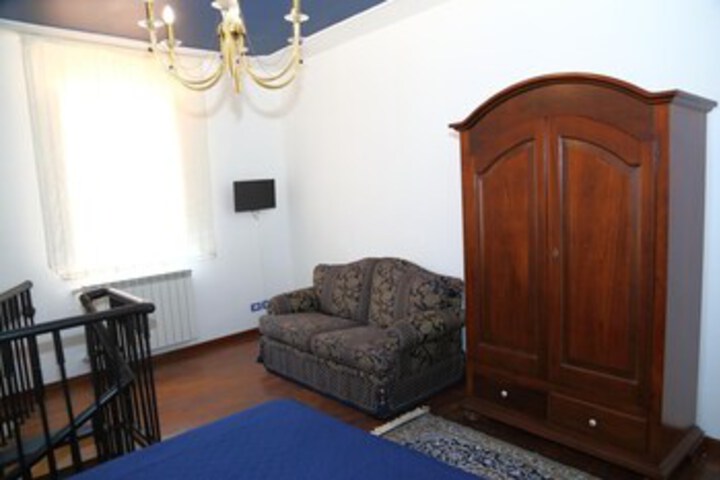 Room 22 of 33