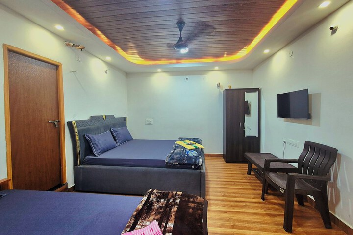 Room 10 of 28