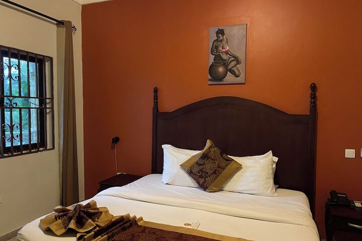 Room 6 of 15