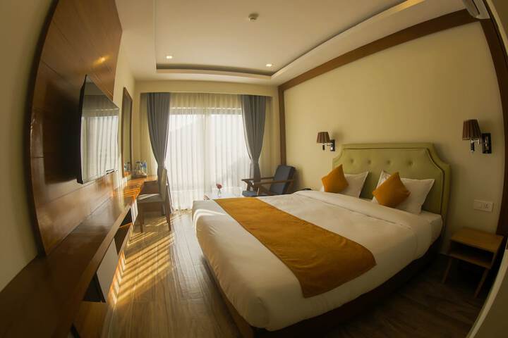 Room 6 of 100