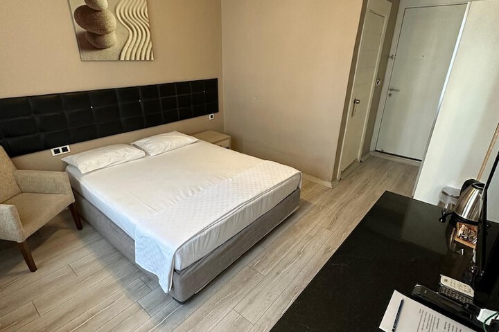 Room 22 of 77