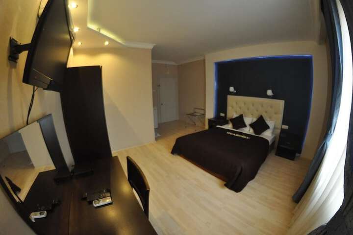Room 9 of 30