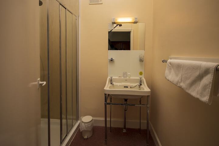 Room 81 of 132