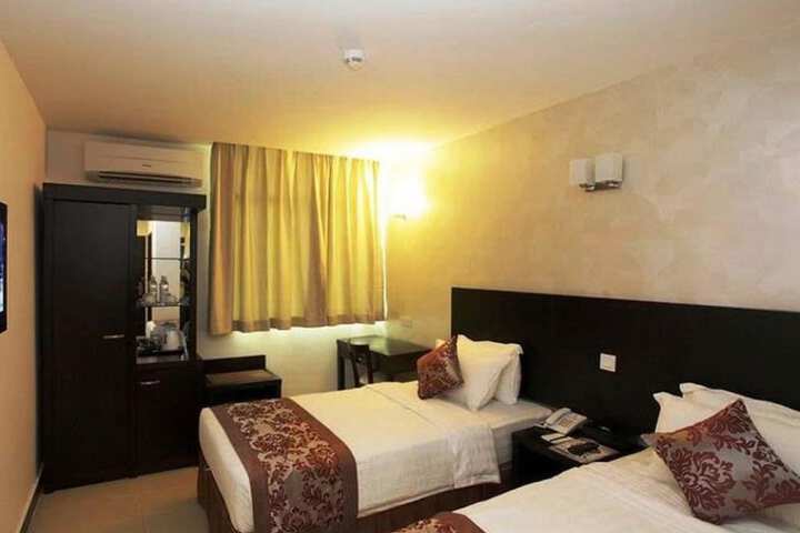 Room 9 of 32