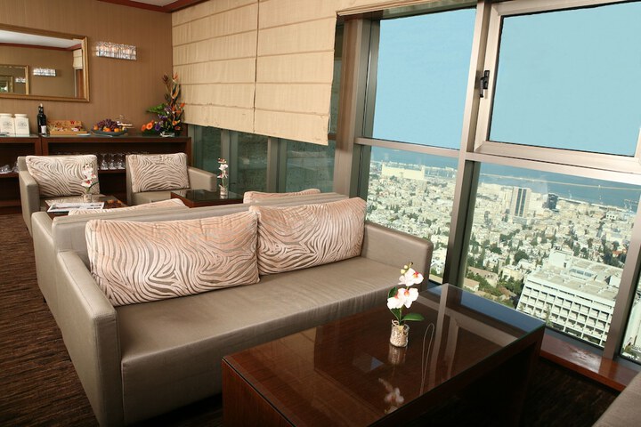 Room 21 of 42