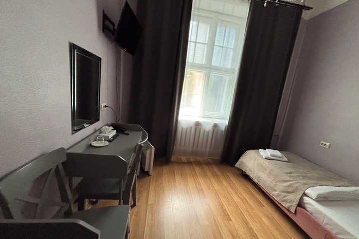 Room 215 of 272