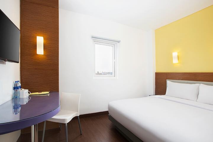 Room 5 of 18