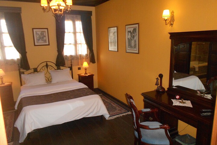 Room 12 of 34