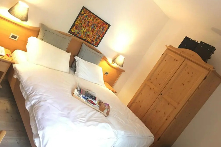 Room 3 of 18