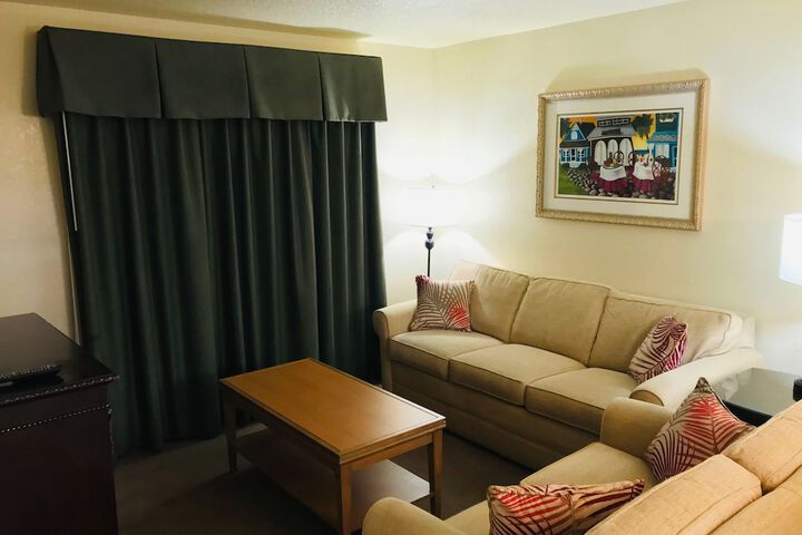1 Bedroom Deluxe Villa King Bed Sofa (11 of 15)