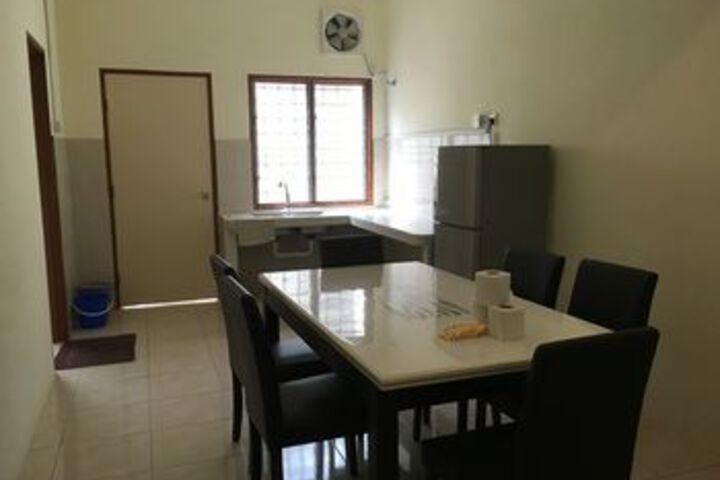 Room 8 of 12
