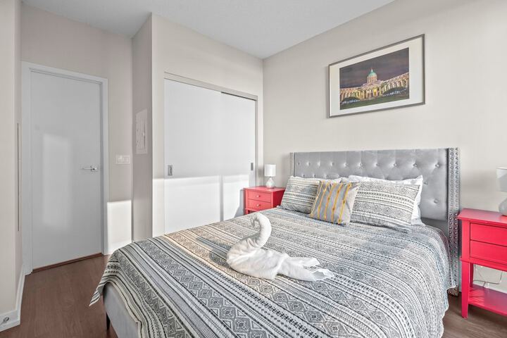 Room 40 of 242