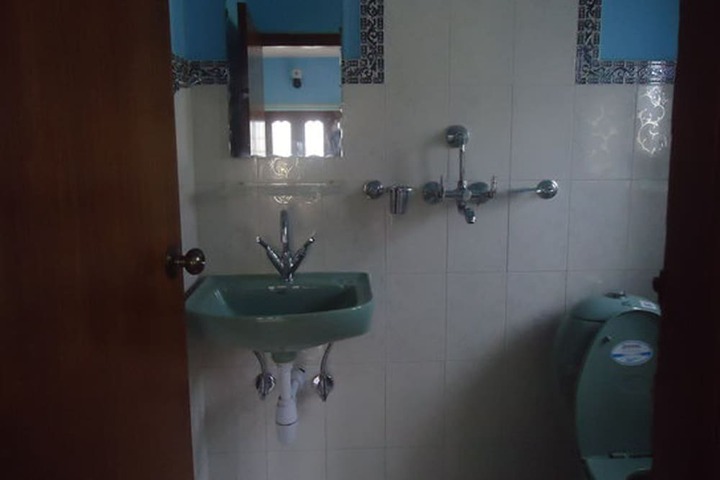 Room 9 of 38