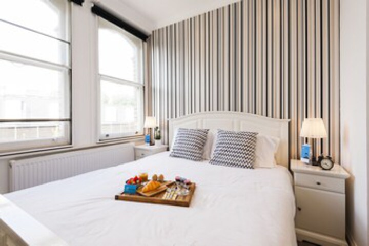 Room 6 of 19