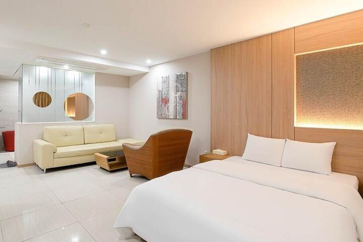 Room 29 of 90