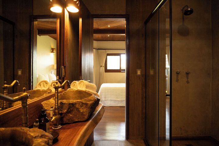 Room 28 of 76