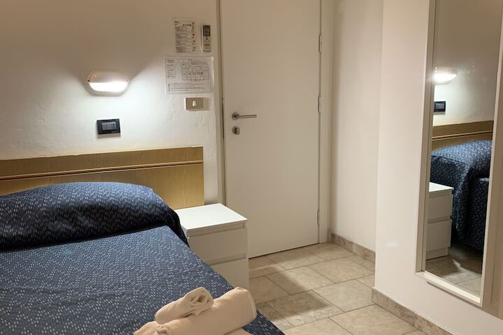 Room 17 of 70