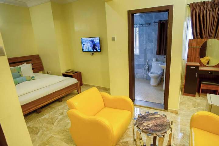 Room 4 of 30