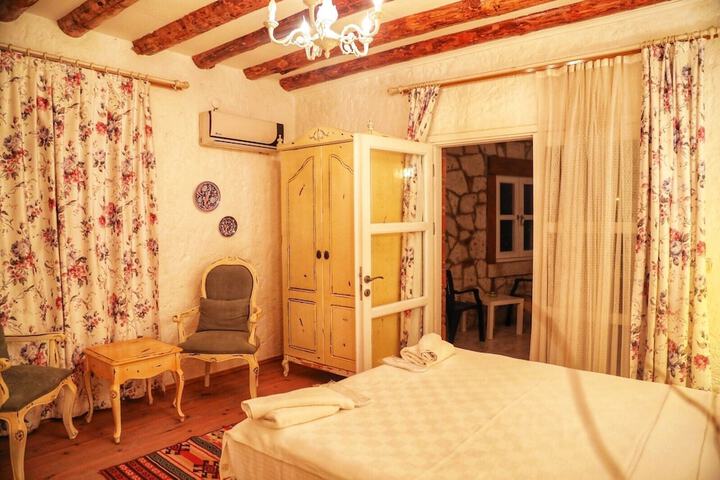 Room 7 of 35