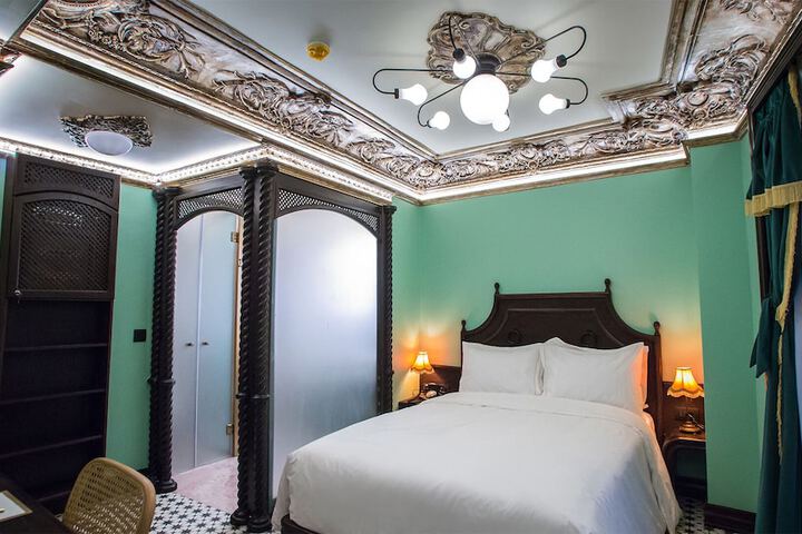 Room 15 of 53