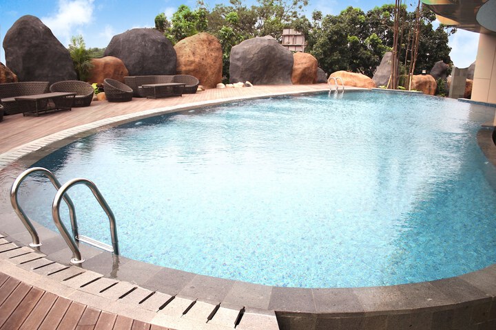Pool Hotel