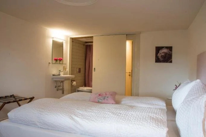 Room 3 of 15