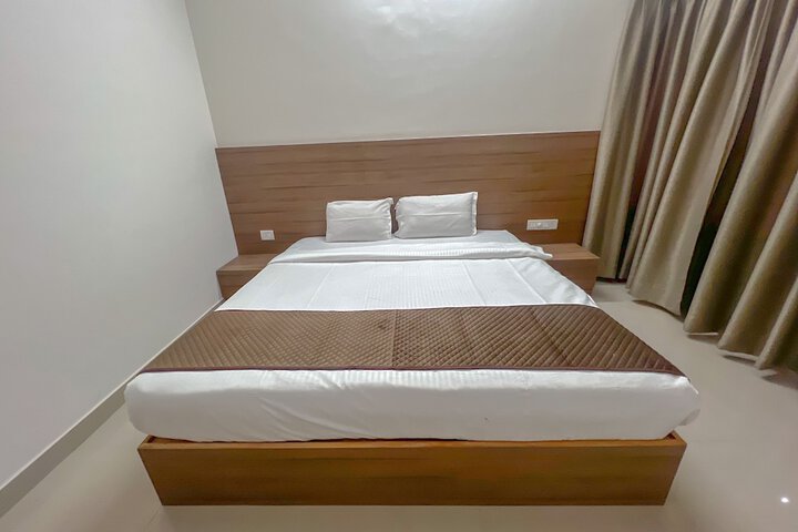 Room 5 of 76
