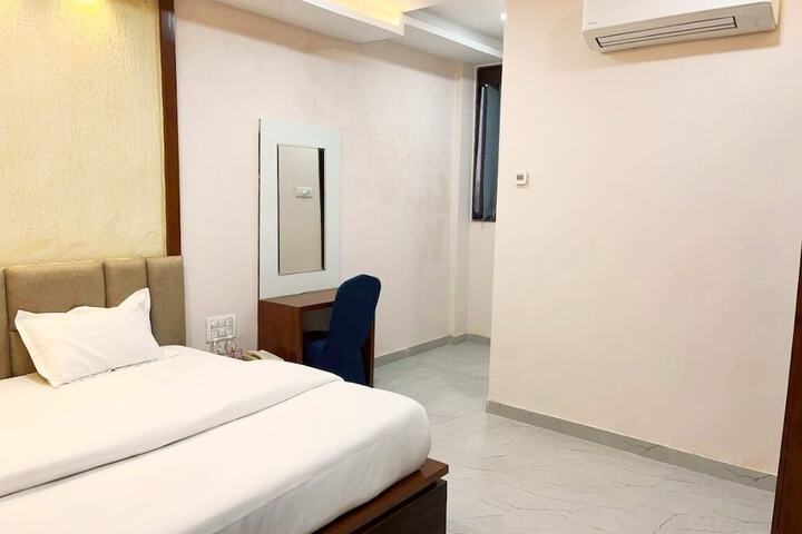 Room 8 of 19