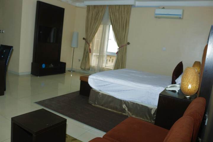 Room 11 of 30