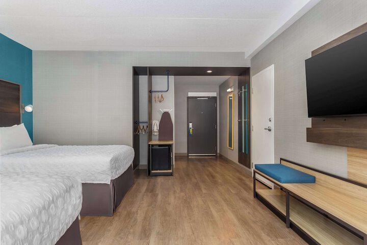 2 Queen Beds with Walk in Shower (7 of 7)