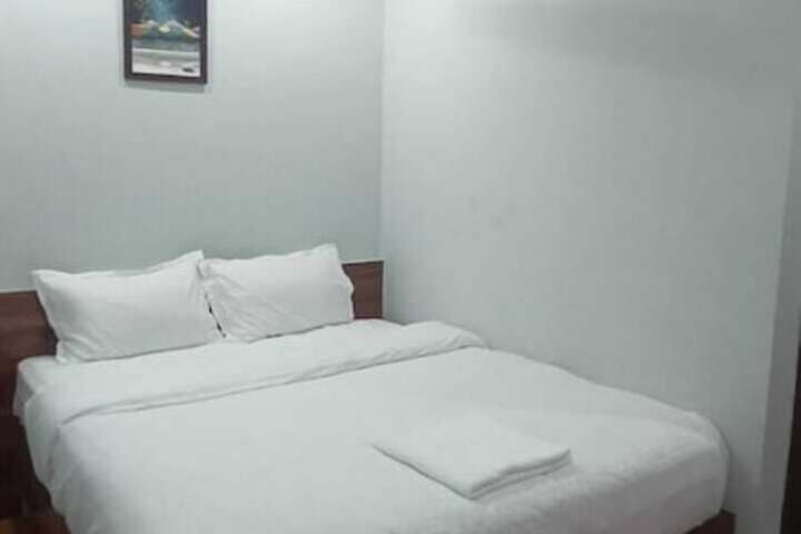 Room 2 of 6
