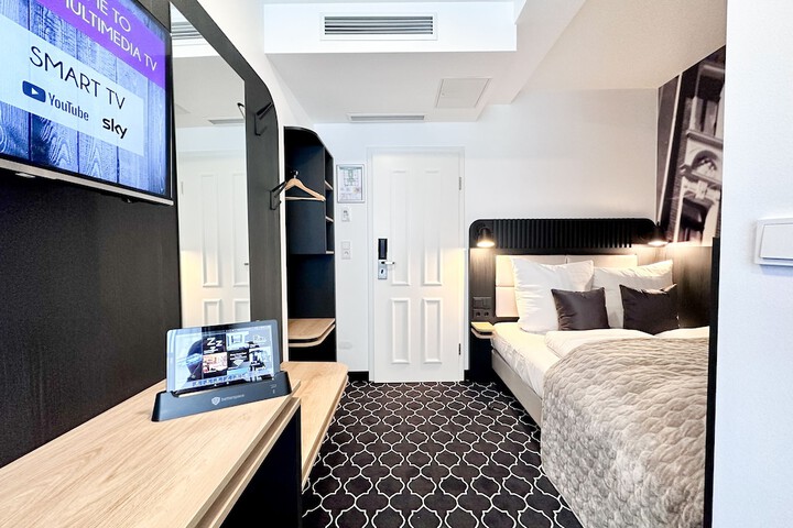 Room 43 of 194