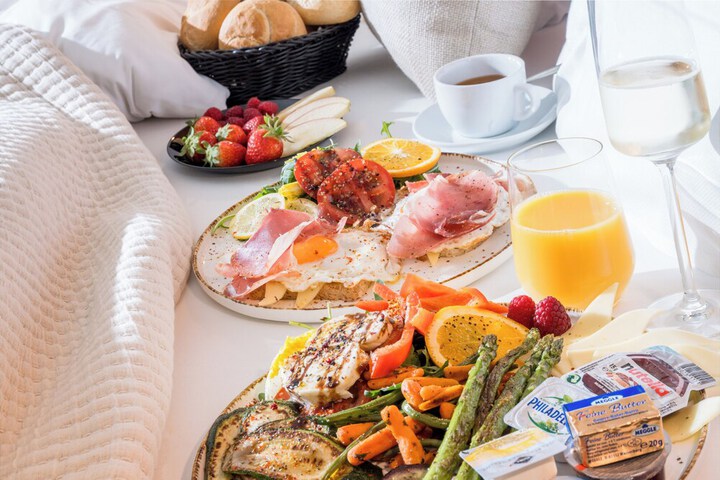 Breakfast/Coffee Service 30 of 44
