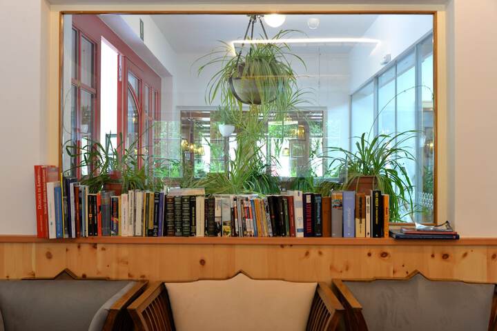 Guest Lobby