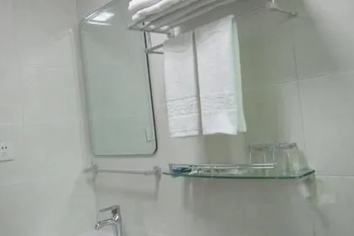 Room 8 of 13