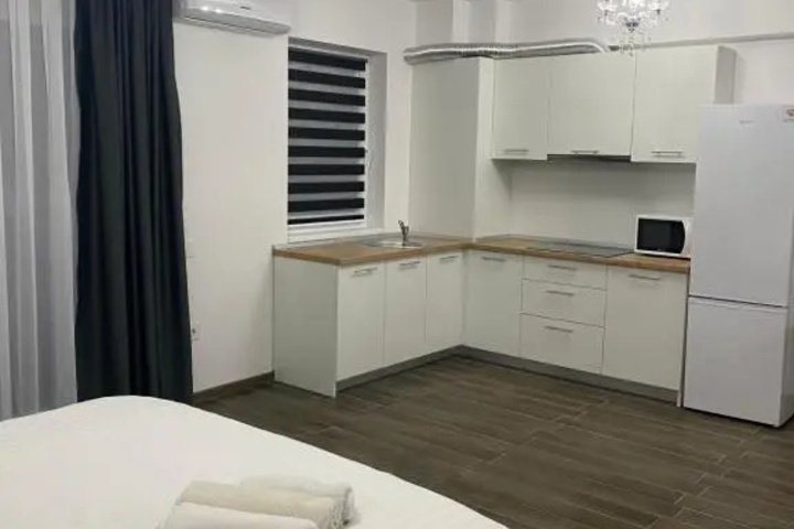 Room 5 of 8