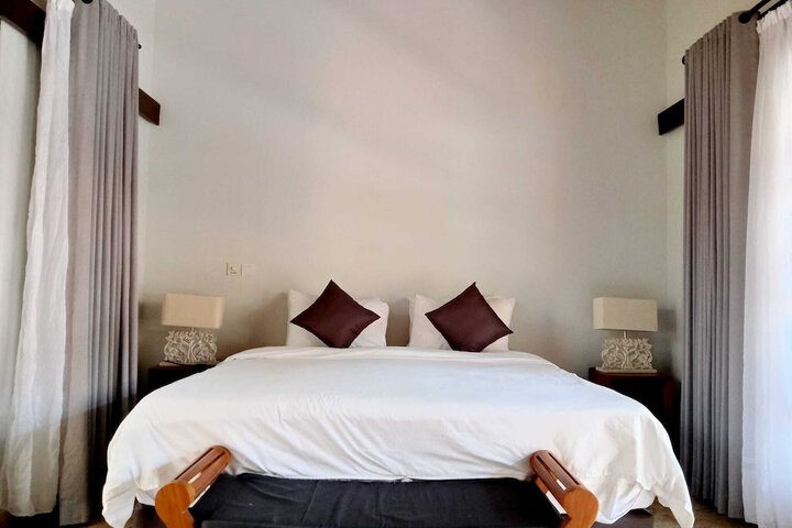 Room 32 of 143