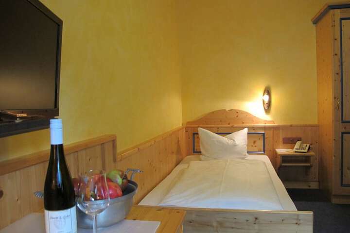 Room 12 of 30