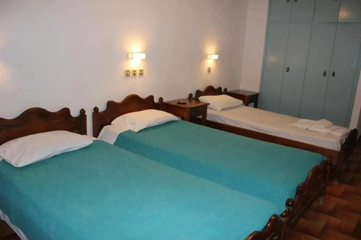 Room 5 of 8