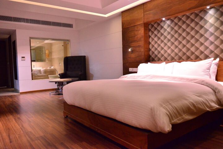 Room 8 of 19