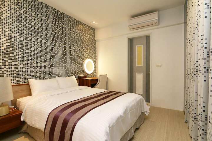 Room 7 of 30