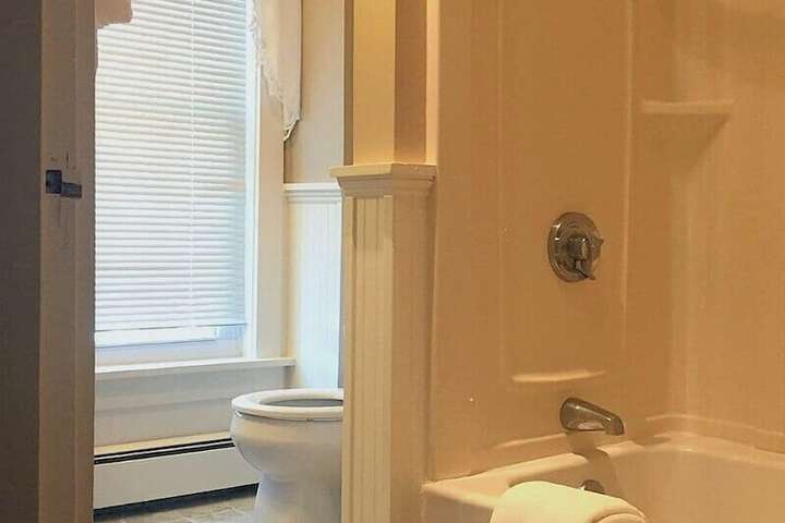 Room 44 of 107